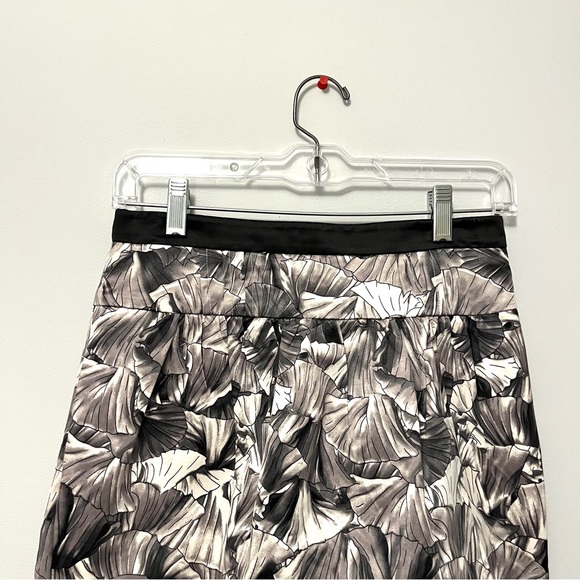 🎉RARE🎉BCBGMaxAzrka silk highwaist silver print bubble skirt with side pockets - Picture 6 of 14